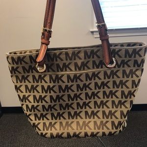Michael Kors logo purse great condition